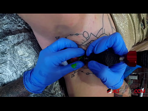 ❤️ Extremamente tatuada, a brasa Sully Savage fez uma tatuagem em seu clítoris ❤️ Porno vídeo em pt-br.doujin-sexy.ru